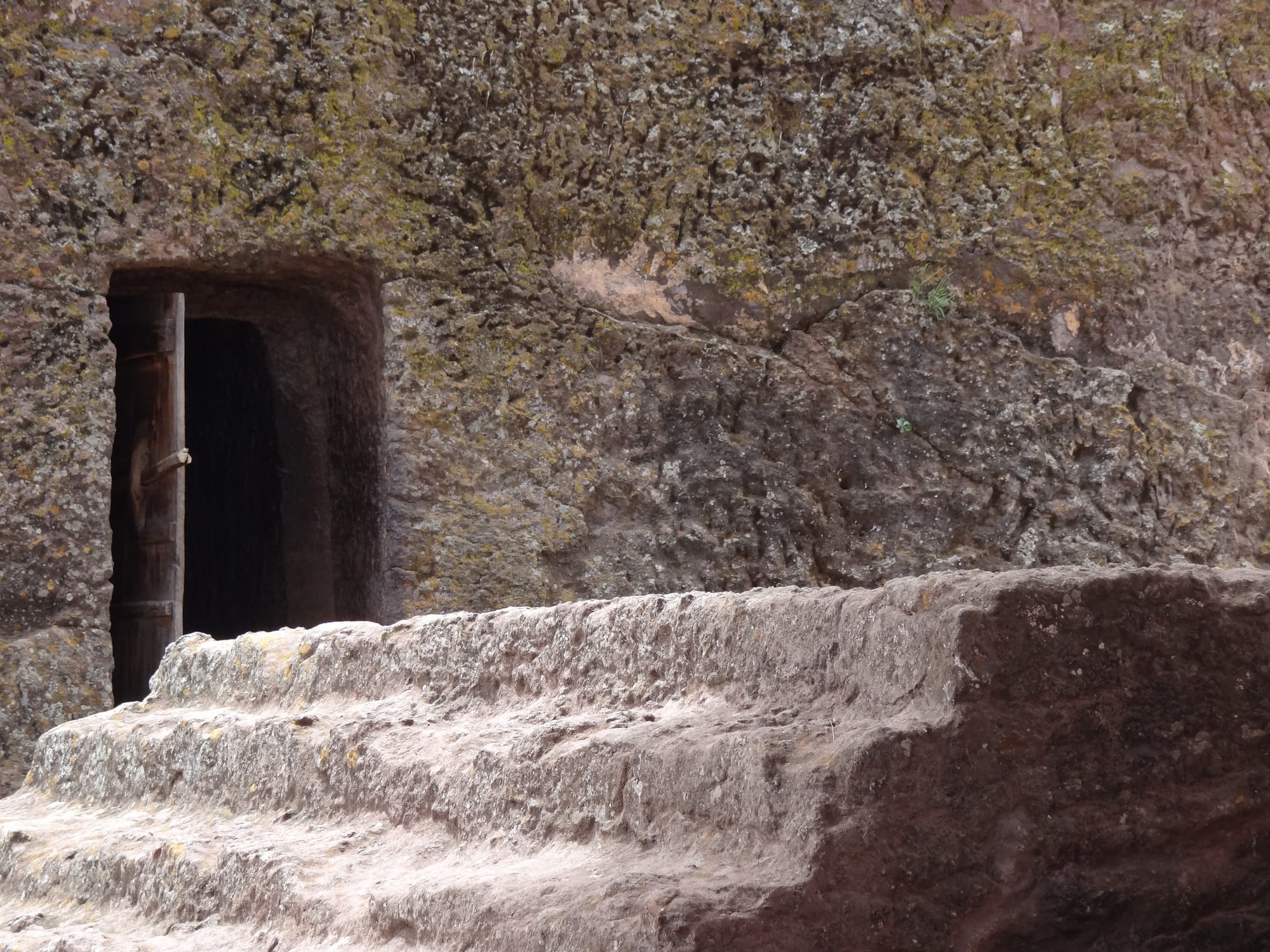 Rock-hewn churches, pilgrimage, architecture, and heritage etiquette